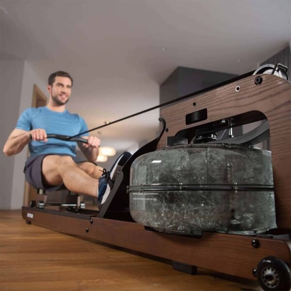 Irklavimo treniruoklis KETTLER ROWER H2O vyras treniruoja nugaros ir pečių raumenis